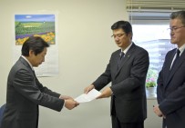 【自治体政策部】道市長会へ「2014年度地方財政確立に関する要請書」を提出