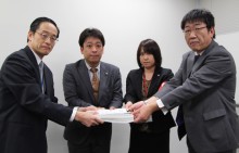 【賃金労働部】「給与制度の総合的見直し反対署名」を人事院に提出!