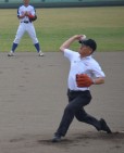 【全道野球速報①】片山ニセコ町長の始球式で試合始まる
