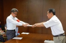 【賃金労働部】独自削減からの決別を求める=地公三者共闘が要求書を提出