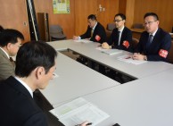 道本部が道市町村課と交渉を実施=11月11日